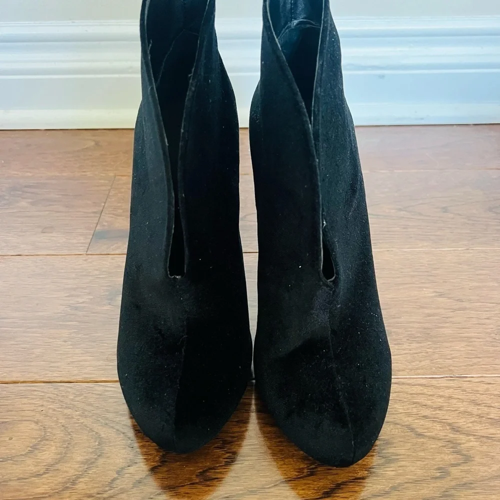 Liliana Black Suede Heeled Booties